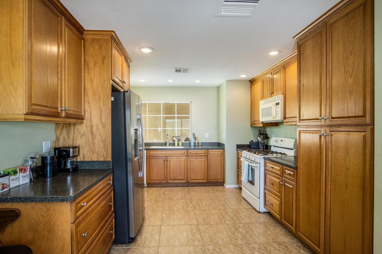 Peaceful Home With Nature Views & Trail Access Yucca Valley Exterior photo